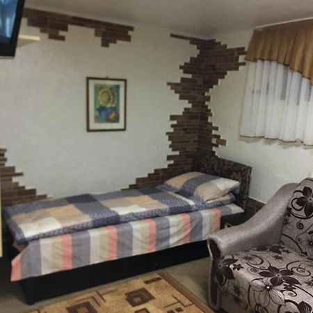 Hotel Rafinad ลวีฟ ภายนอก รูปภาพ