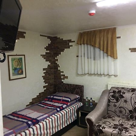 Hotel Rafinad ลวีฟ ภายนอก รูปภาพ