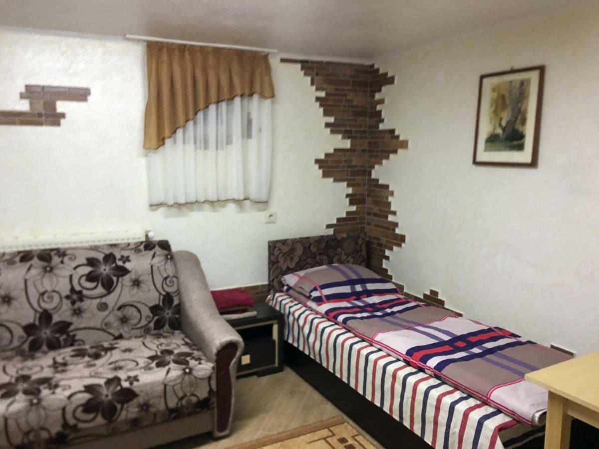 Hotel Rafinad ลวีฟ ภายนอก รูปภาพ