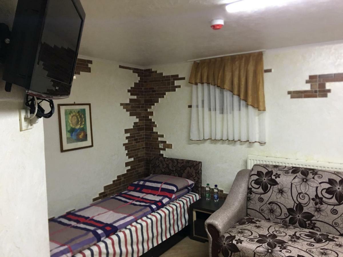 Hotel Rafinad ลวีฟ ภายนอก รูปภาพ